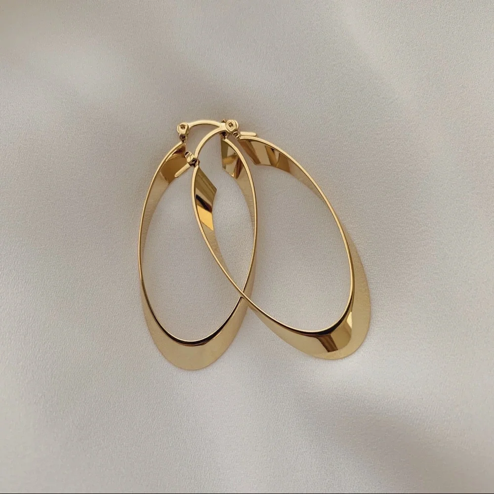 Oval Hoops | 18k Gold Filled - Picture 3 of 6